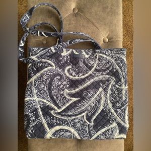 Vera Bradley tote. Great for everyday use.